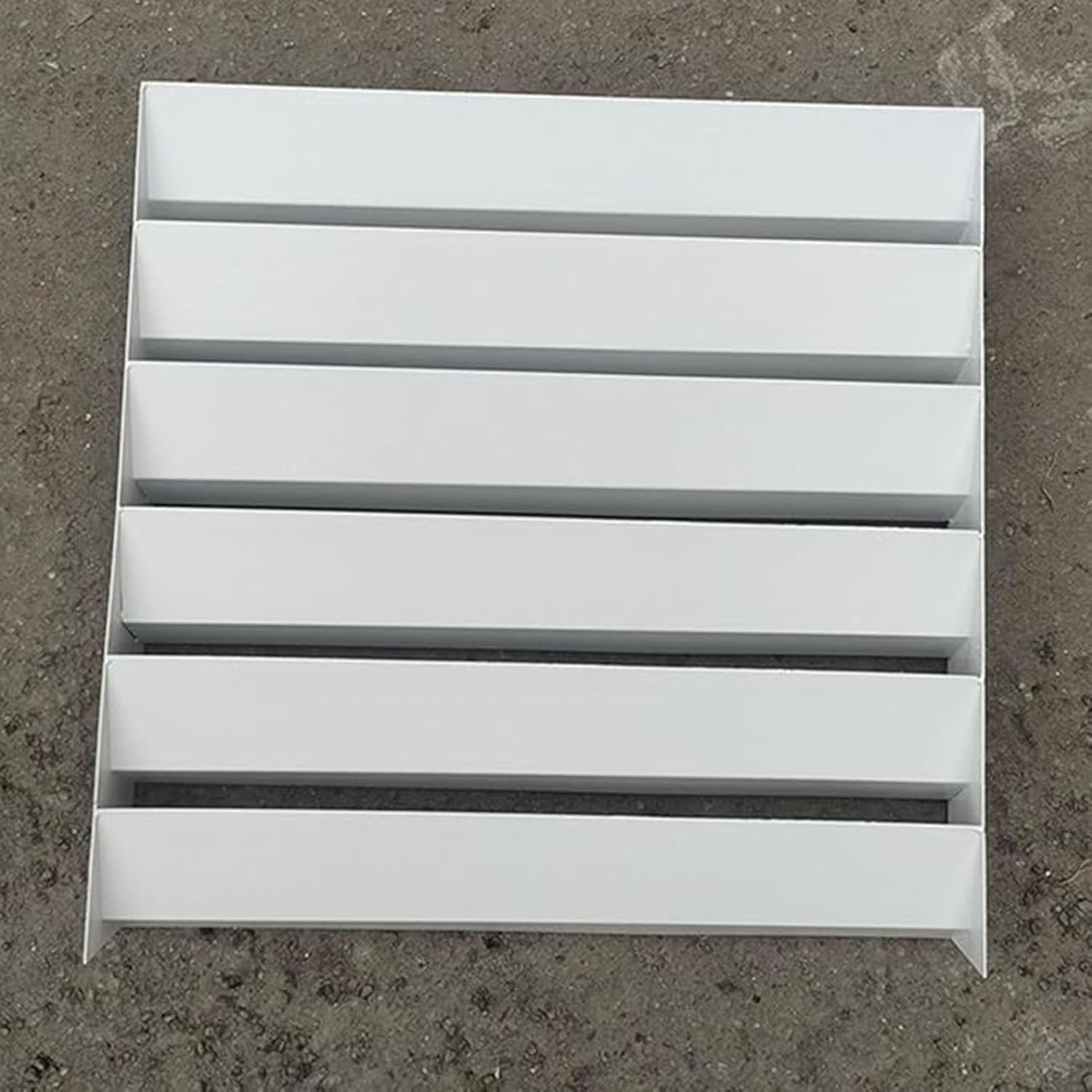 GENERIC Climatiseur Extérieur - 65 X 65 Cm - Pare-vent Pour Flux D'air Direct - Grille D'aération Réglable - Résistant Aux Intempéries - Pour Une Efficacité énergétique Et Un Confort Optimal