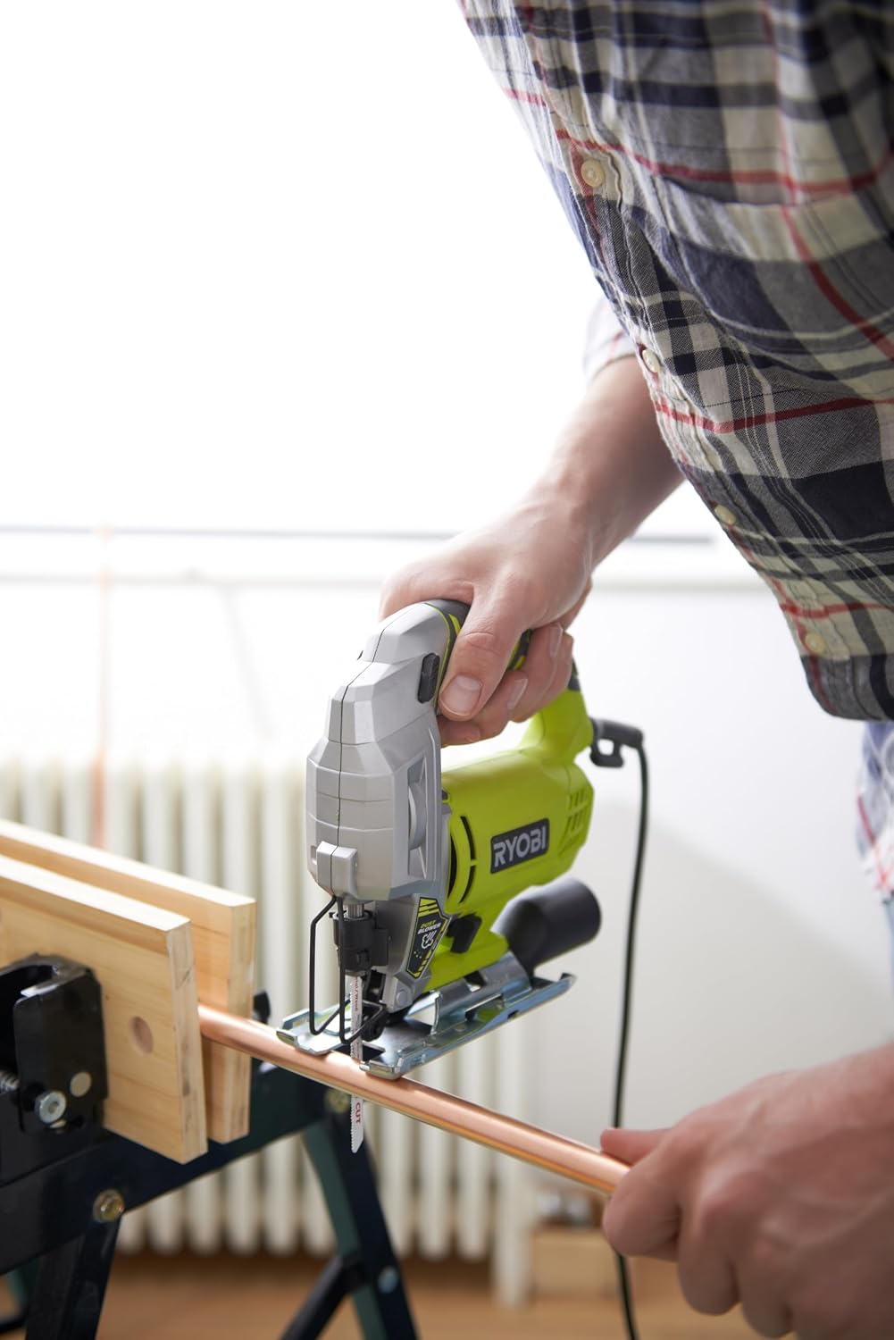  RYOBI - Scie Sauteuse 500W RJS750-G – Mouvement Pendulaire, Soufflerie Active, Changement Lame Sans Outil – Découpe Bois Et Métaux