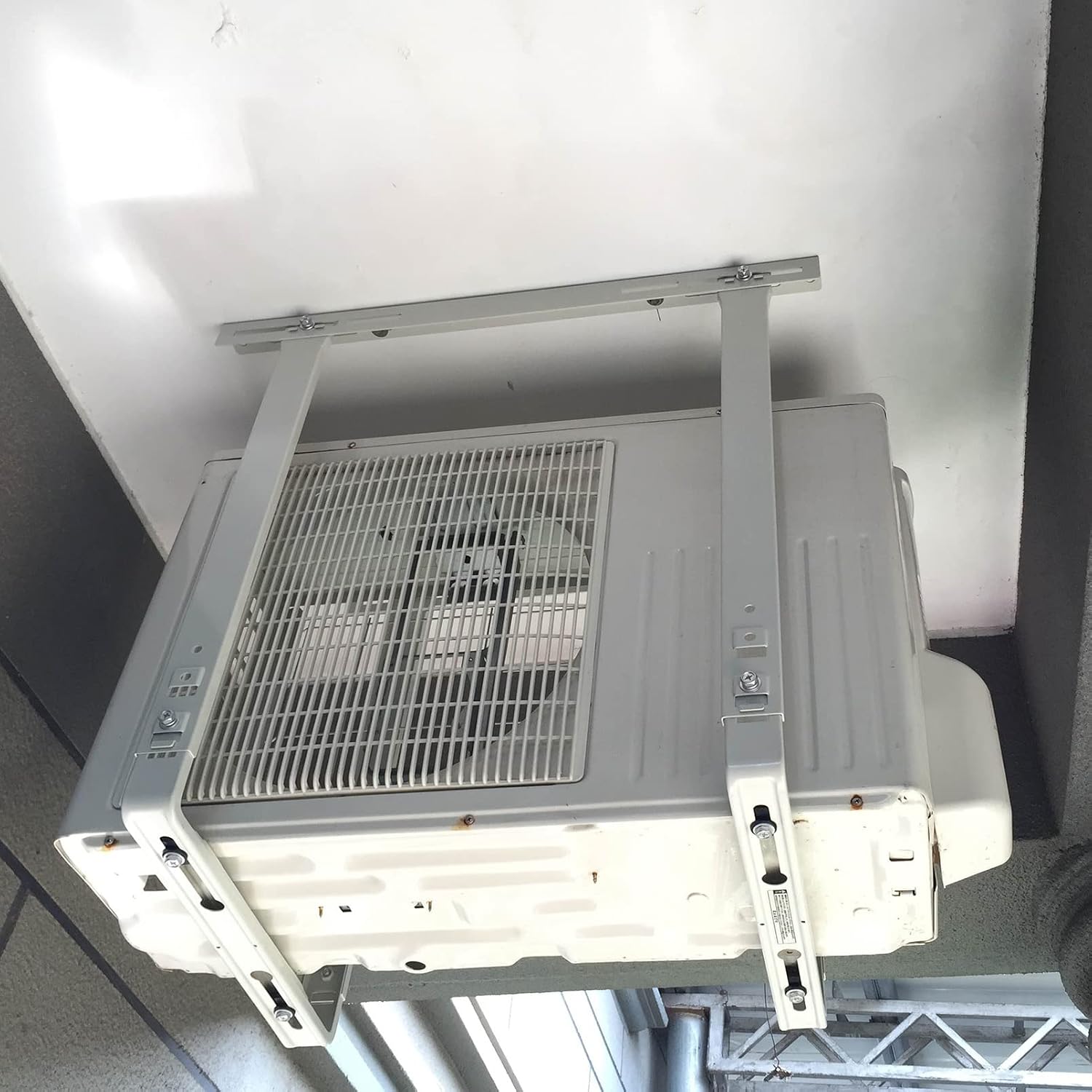  Support De Montage Pour Climatiseur – Design Peu Encombrant Pour Mini Unités AC Divisées Sans Conduit, étagère De Pompe à Chaleur Montée Sur Le Dessus, Durable Et Facile à Installer